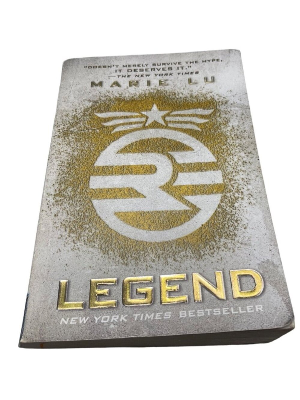 Legend paperback book by Marie Lu 2011 English New york Times bestseller READ